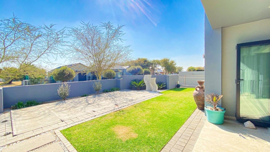 6 Bedroom Property for Sale in Copperleaf Estate Gauteng