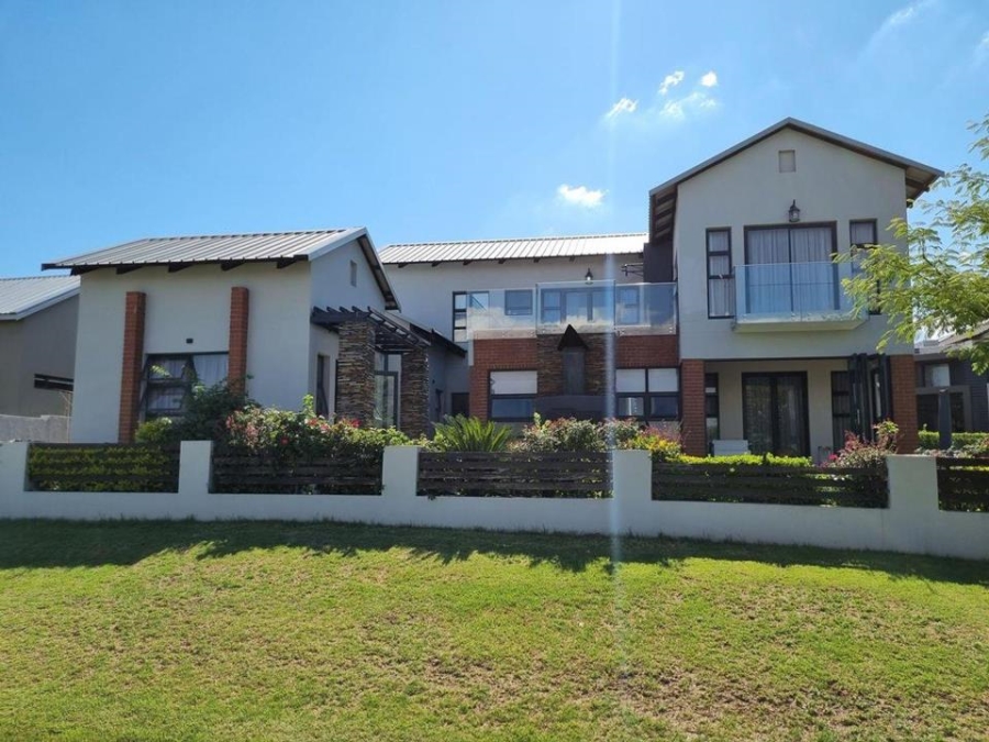 5 Bedroom Property for Sale in Copperleaf Estate Gauteng