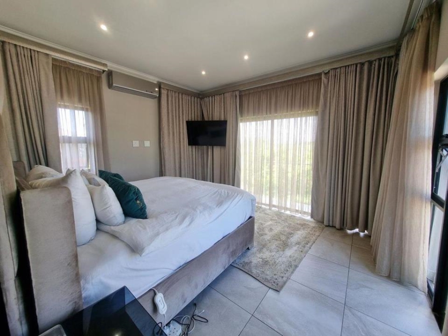 5 Bedroom Property for Sale in Copperleaf Estate Gauteng