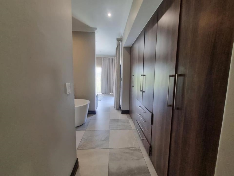 5 Bedroom Property for Sale in Copperleaf Estate Gauteng