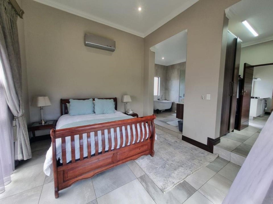 5 Bedroom Property for Sale in Copperleaf Estate Gauteng