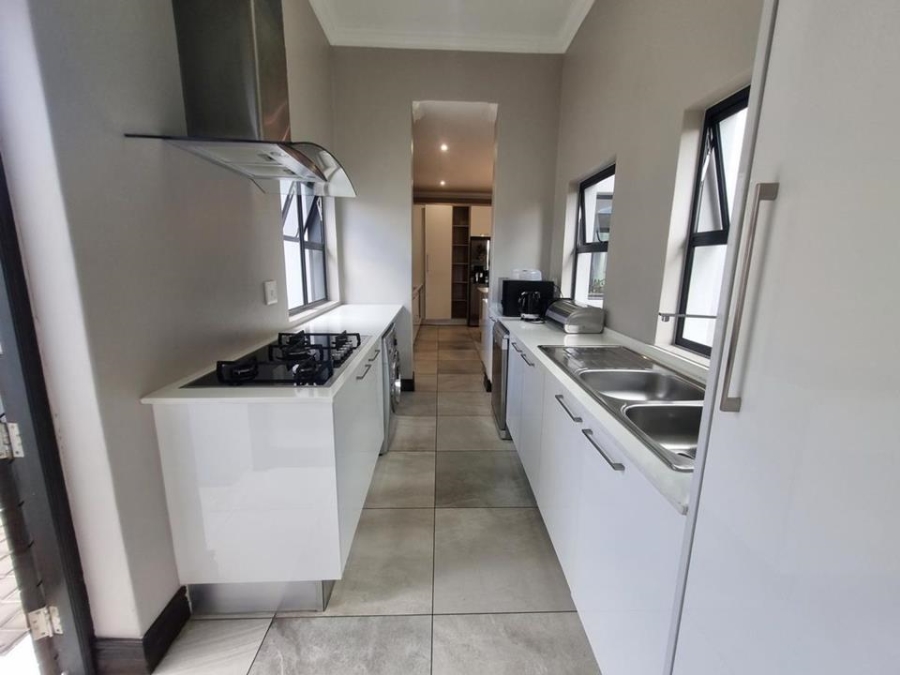 5 Bedroom Property for Sale in Copperleaf Estate Gauteng