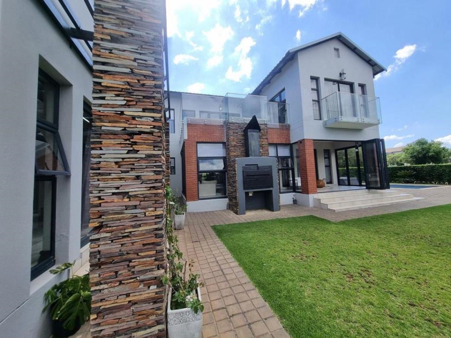 5 Bedroom Property for Sale in Copperleaf Estate Gauteng