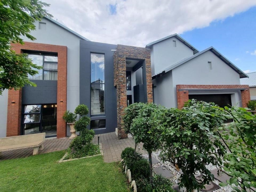 5 Bedroom Property for Sale in Copperleaf Estate Gauteng