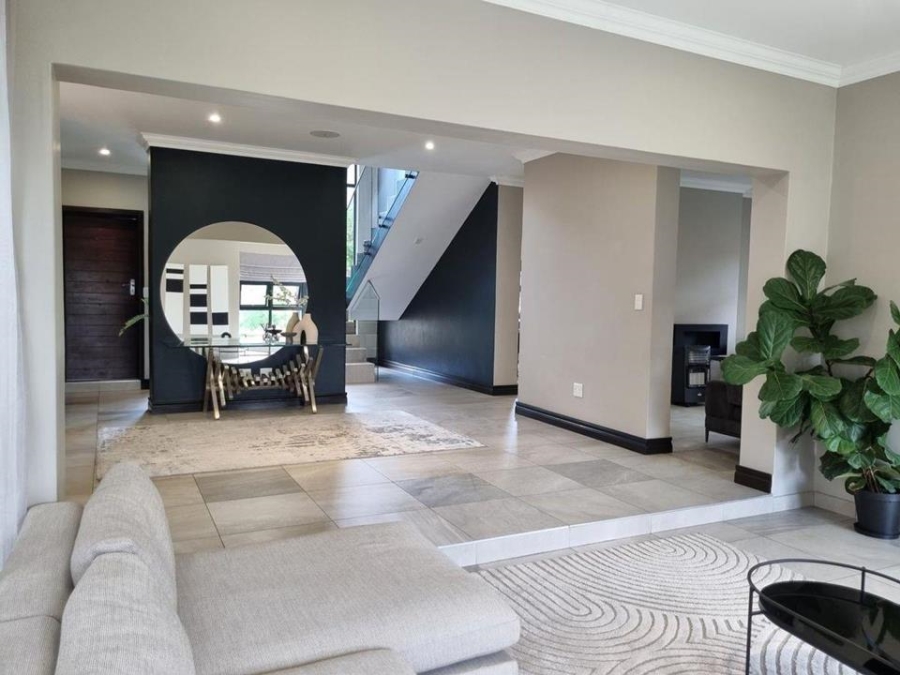 5 Bedroom Property for Sale in Copperleaf Estate Gauteng