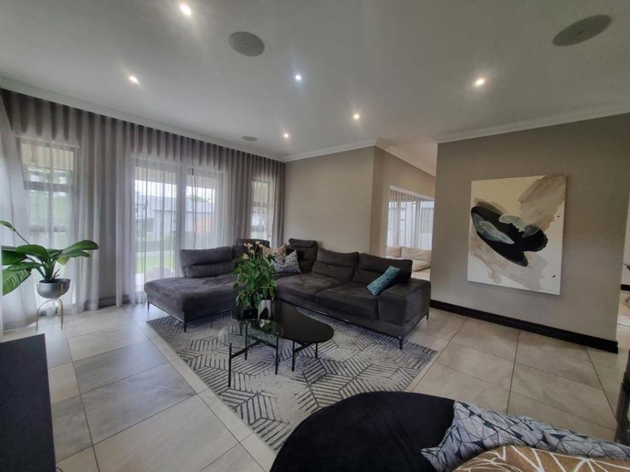 5 Bedroom Property for Sale in Copperleaf Estate Gauteng