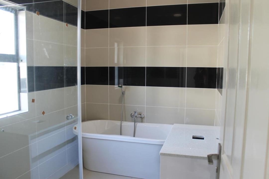 4 Bedroom Property for Sale in Copperleaf Estate Gauteng