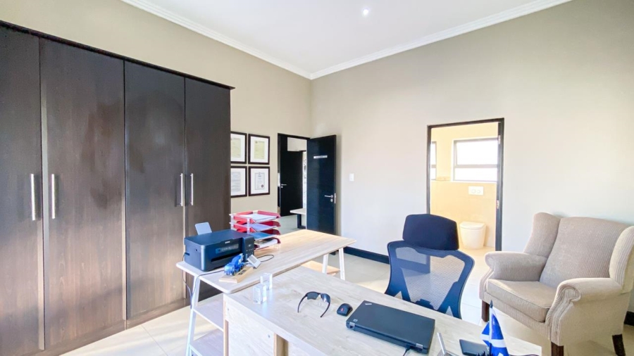 5 Bedroom Property for Sale in Copperleaf Estate Gauteng