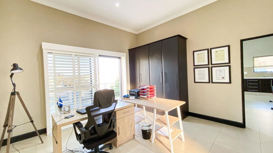 5 Bedroom Property for Sale in Copperleaf Estate Gauteng