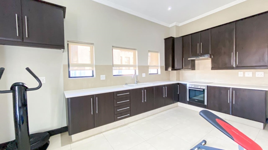 5 Bedroom Property for Sale in Copperleaf Estate Gauteng