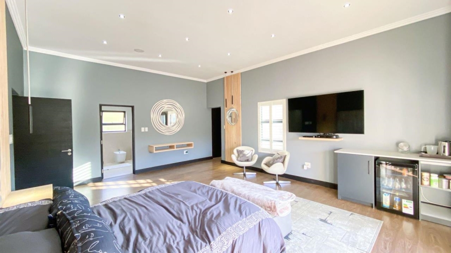 5 Bedroom Property for Sale in Copperleaf Estate Gauteng