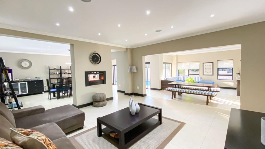 5 Bedroom Property for Sale in Copperleaf Estate Gauteng