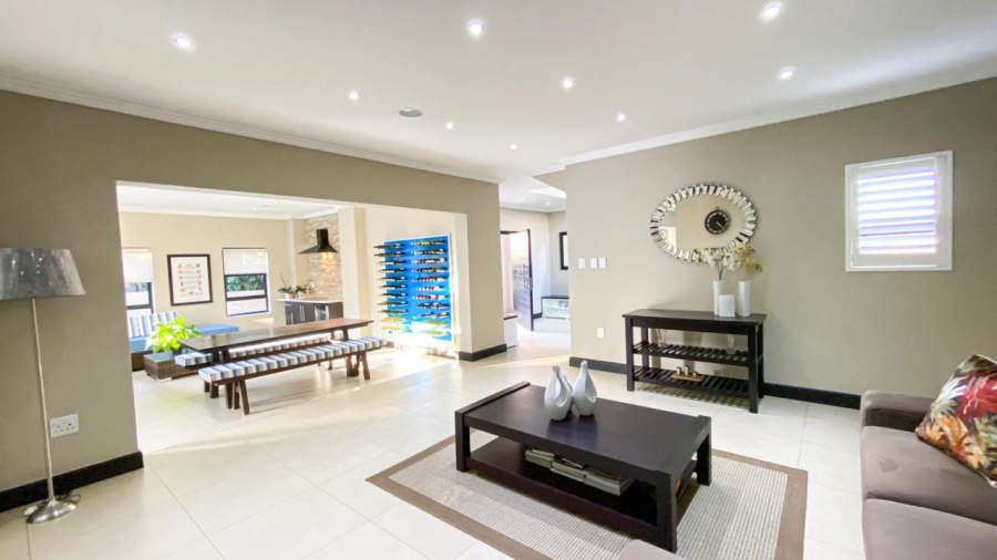 5 Bedroom Property for Sale in Copperleaf Estate Gauteng