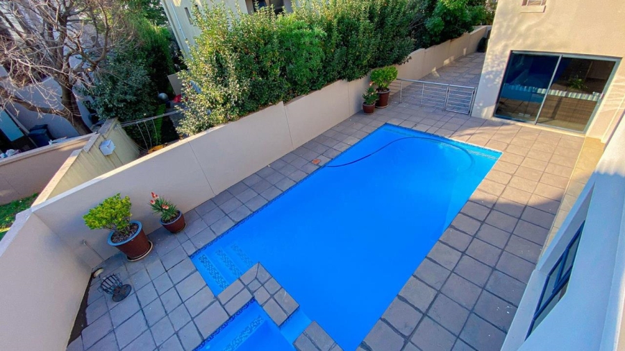 5 Bedroom Property for Sale in Copperleaf Estate Gauteng