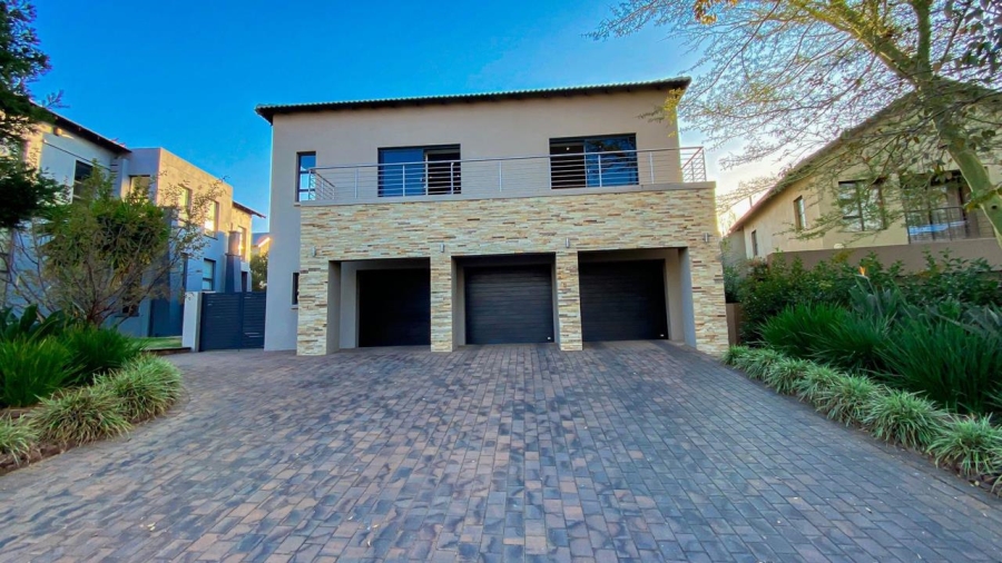 5 Bedroom Property for Sale in Copperleaf Estate Gauteng