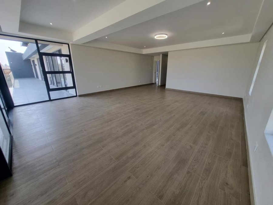 6 Bedroom Property for Sale in Copperleaf Estate Gauteng