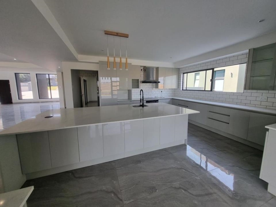 6 Bedroom Property for Sale in Copperleaf Estate Gauteng