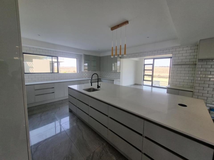 6 Bedroom Property for Sale in Copperleaf Estate Gauteng