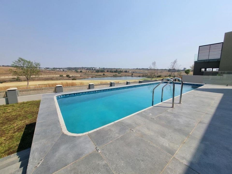 6 Bedroom Property for Sale in Copperleaf Estate Gauteng