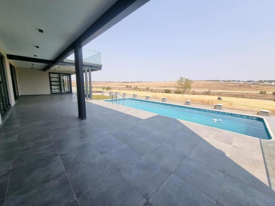 6 Bedroom Property for Sale in Copperleaf Estate Gauteng