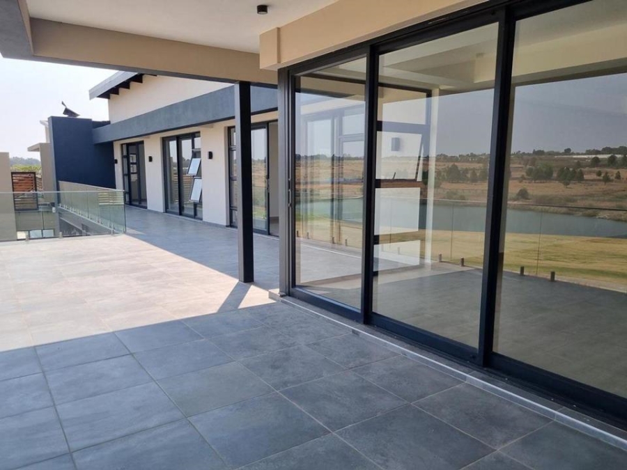 6 Bedroom Property for Sale in Copperleaf Estate Gauteng