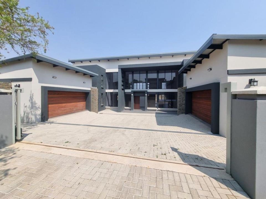 6 Bedroom Property for Sale in Copperleaf Estate Gauteng