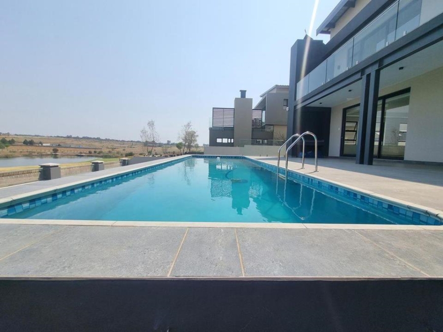 6 Bedroom Property for Sale in Copperleaf Estate Gauteng