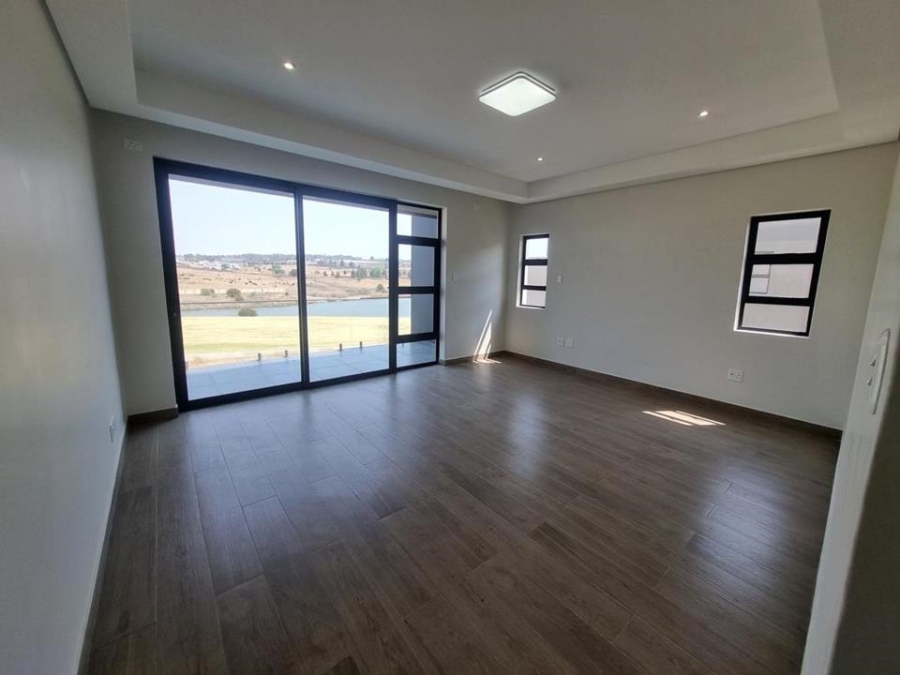 6 Bedroom Property for Sale in Copperleaf Estate Gauteng