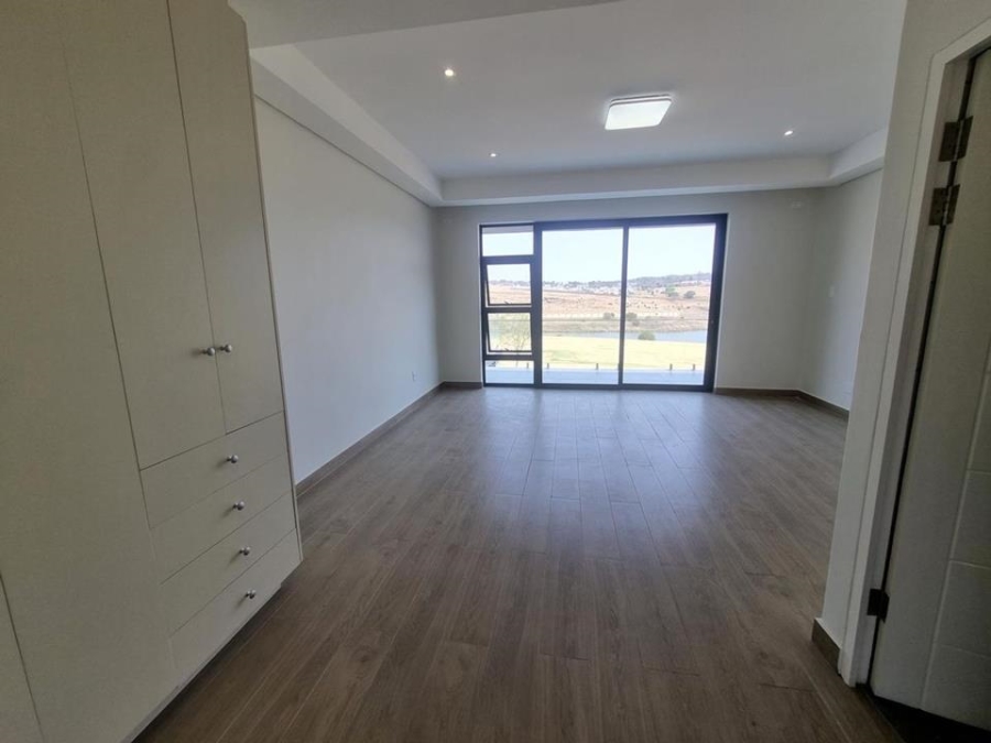 6 Bedroom Property for Sale in Copperleaf Estate Gauteng