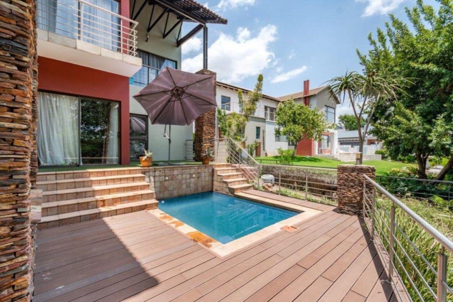 5 Bedroom Property for Sale in Copperleaf Estate Gauteng