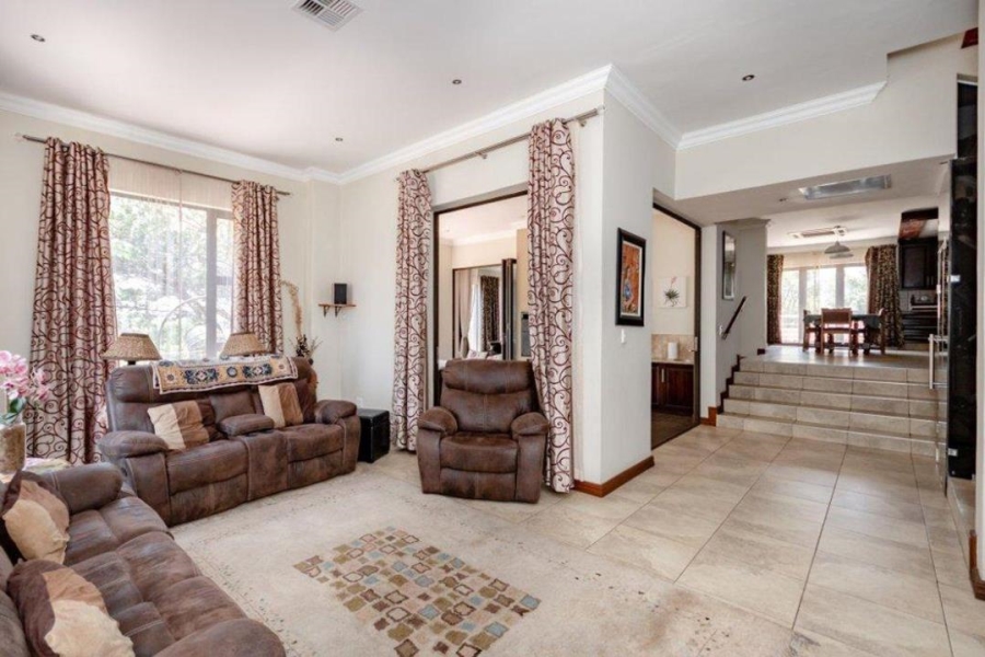 5 Bedroom Property for Sale in Copperleaf Estate Gauteng