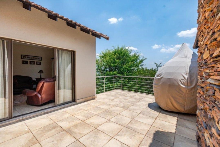 5 Bedroom Property for Sale in Copperleaf Estate Gauteng