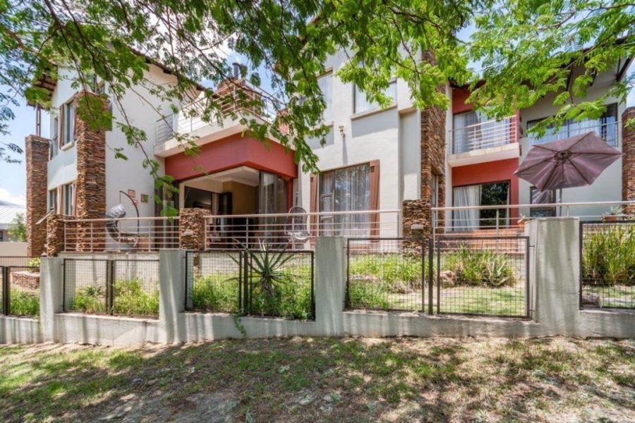 5 Bedroom Property for Sale in Copperleaf Estate Gauteng