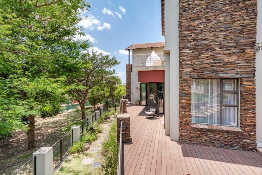 5 Bedroom Property for Sale in Copperleaf Estate Gauteng