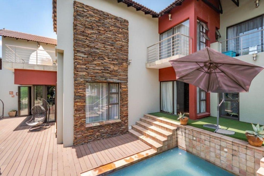 5 Bedroom Property for Sale in Copperleaf Estate Gauteng