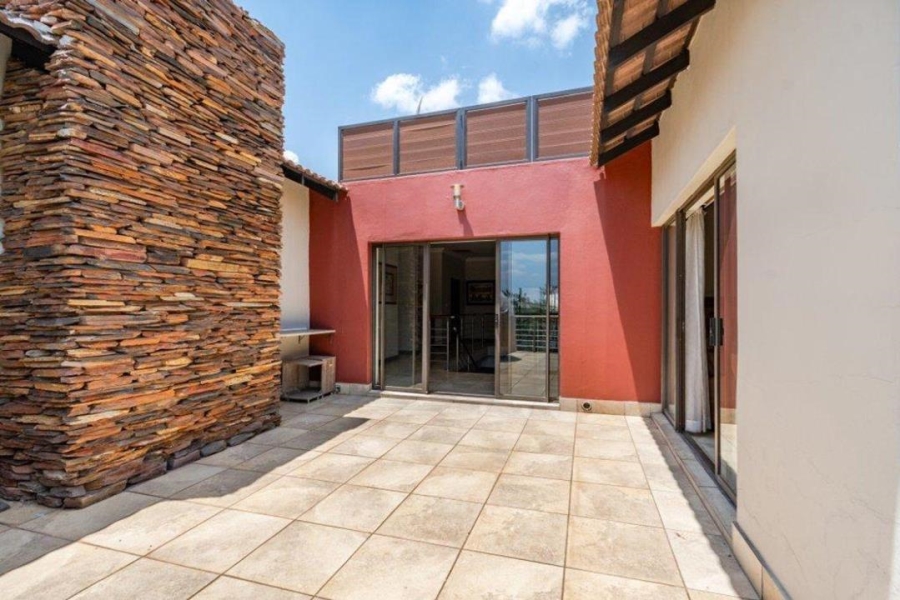 5 Bedroom Property for Sale in Copperleaf Estate Gauteng