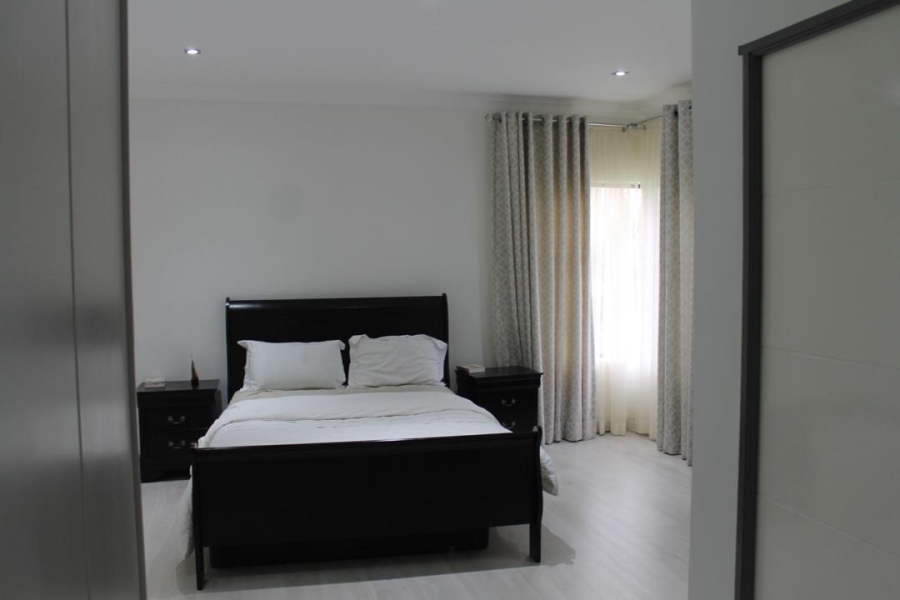 5 Bedroom Property for Sale in Copperleaf Estate Gauteng