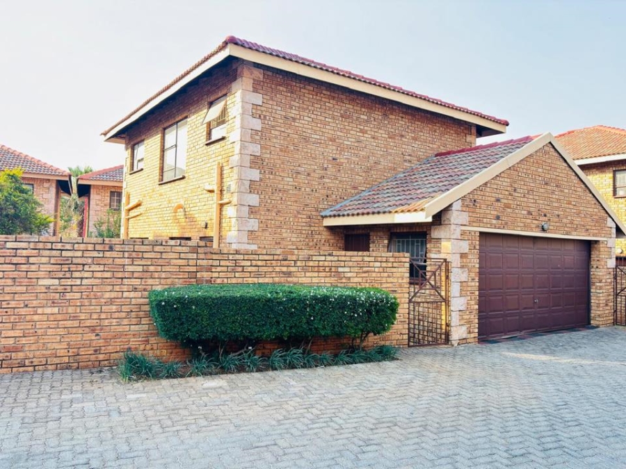 3 Bedroom Property for Sale in Ruimsig Gauteng