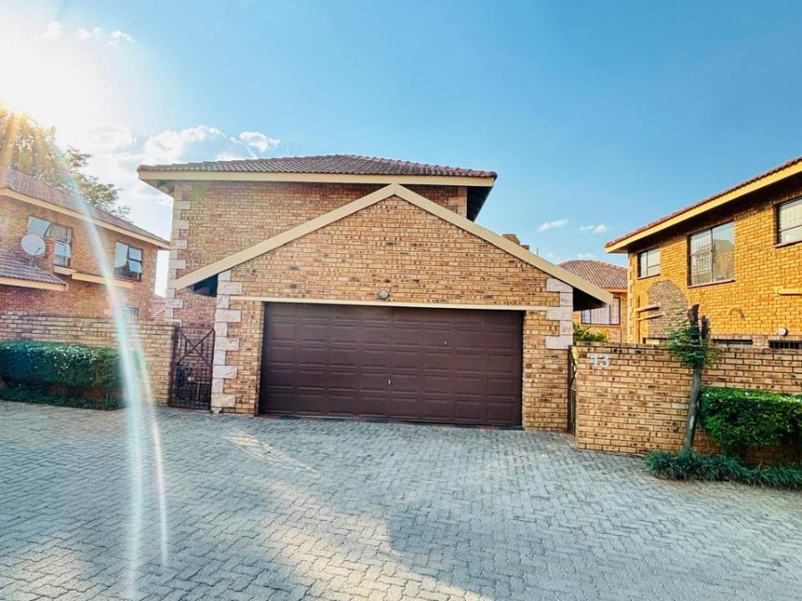 3 Bedroom Property for Sale in Ruimsig Gauteng