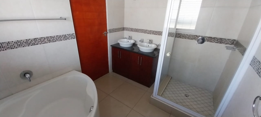 3 Bedroom Property for Sale in Thatchfield Hills Gauteng