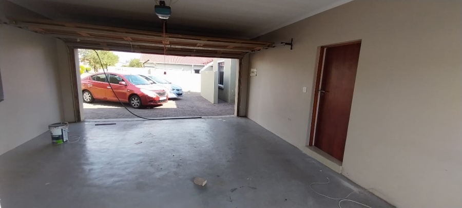 3 Bedroom Property for Sale in Thatchfield Hills Gauteng