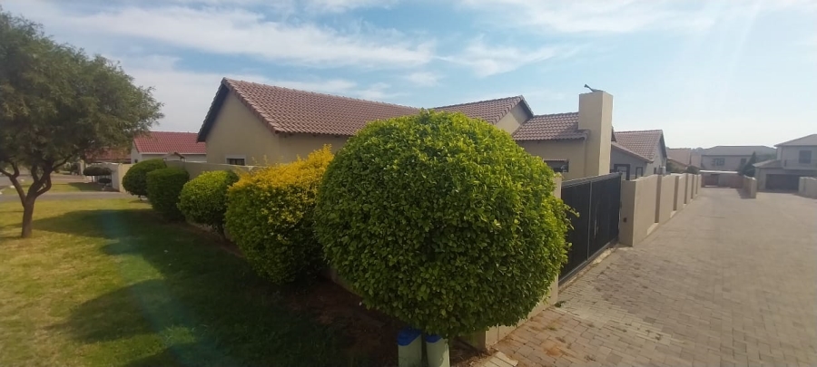 3 Bedroom Property for Sale in Thatchfield Hills Gauteng