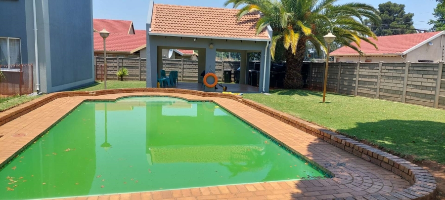 2 Bedroom Property for Sale in Airport Park Gauteng