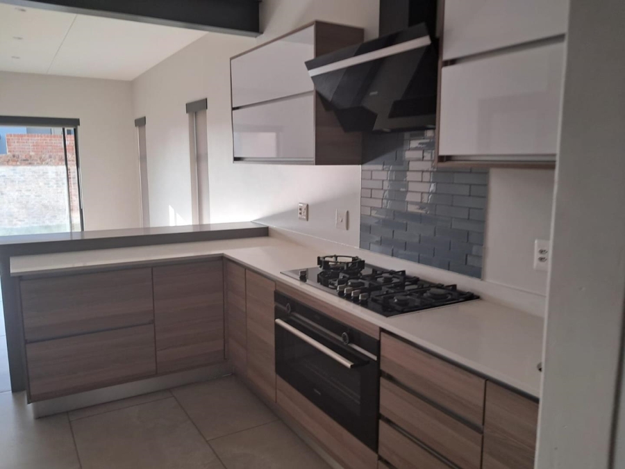 3 Bedroom Property for Sale in Crowthorne AH Gauteng