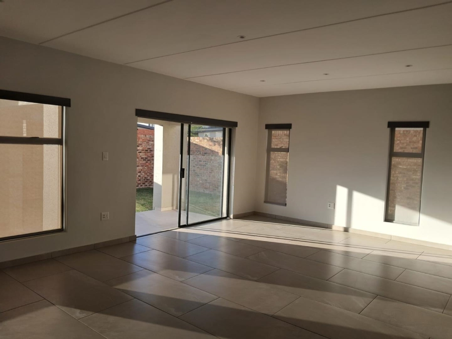 3 Bedroom Property for Sale in Crowthorne AH Gauteng