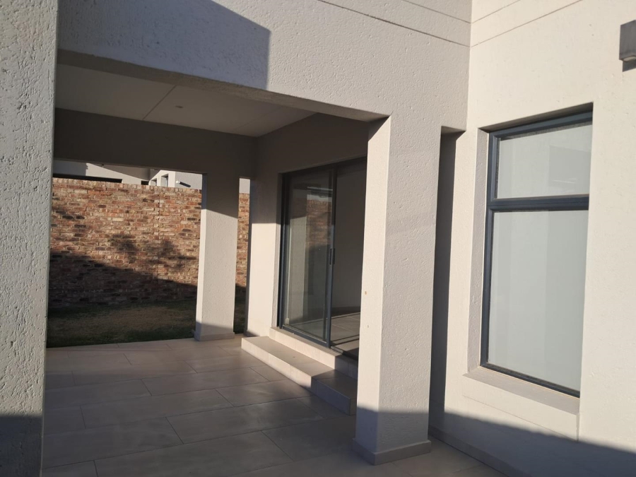 3 Bedroom Property for Sale in Crowthorne AH Gauteng