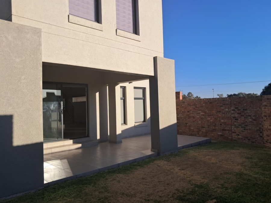 3 Bedroom Property for Sale in Crowthorne AH Gauteng