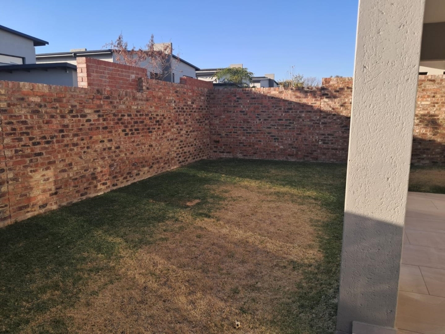 3 Bedroom Property for Sale in Crowthorne AH Gauteng