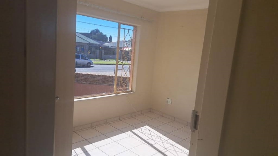 2 Bedroom Property for Sale in Towerby Gauteng