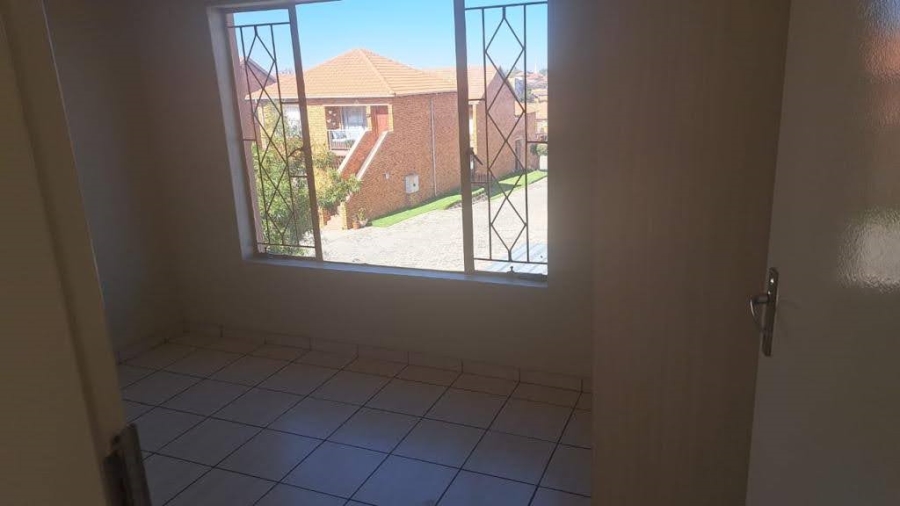 2 Bedroom Property for Sale in Towerby Gauteng